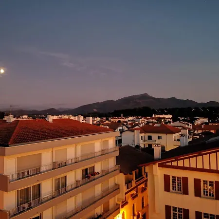 Appartement Hyper Centre Avec Vue Sur Les Pyrenees Saint-Jean-de-Luz