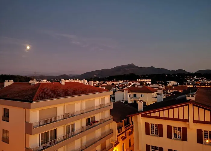 Appartement Hyper Centre Avec Vue Sur Les Pyrenees Saint-Jean-de-Luz